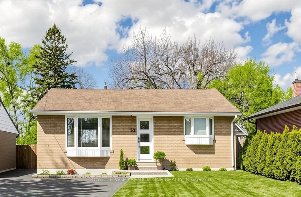 72 Thornton Avenue, Bradford West Gwillimbury, ON L3Z 1N4 - Photo 1