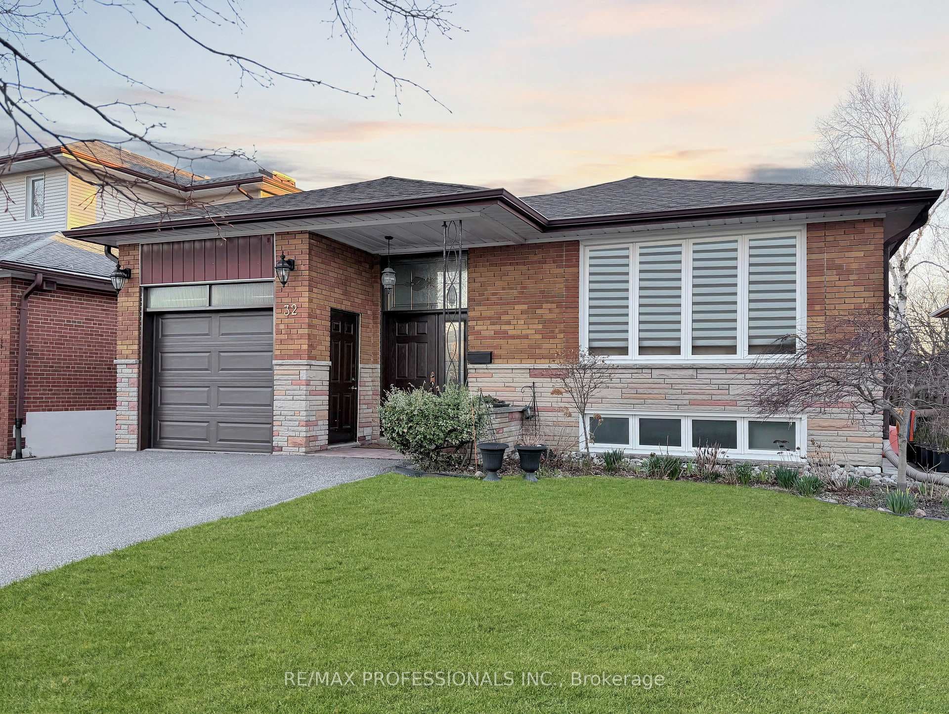 32 Sellmar Road, Etobicoke (Kingsview Village / Humber Heights), ON M9P 3E6 - Photo 1