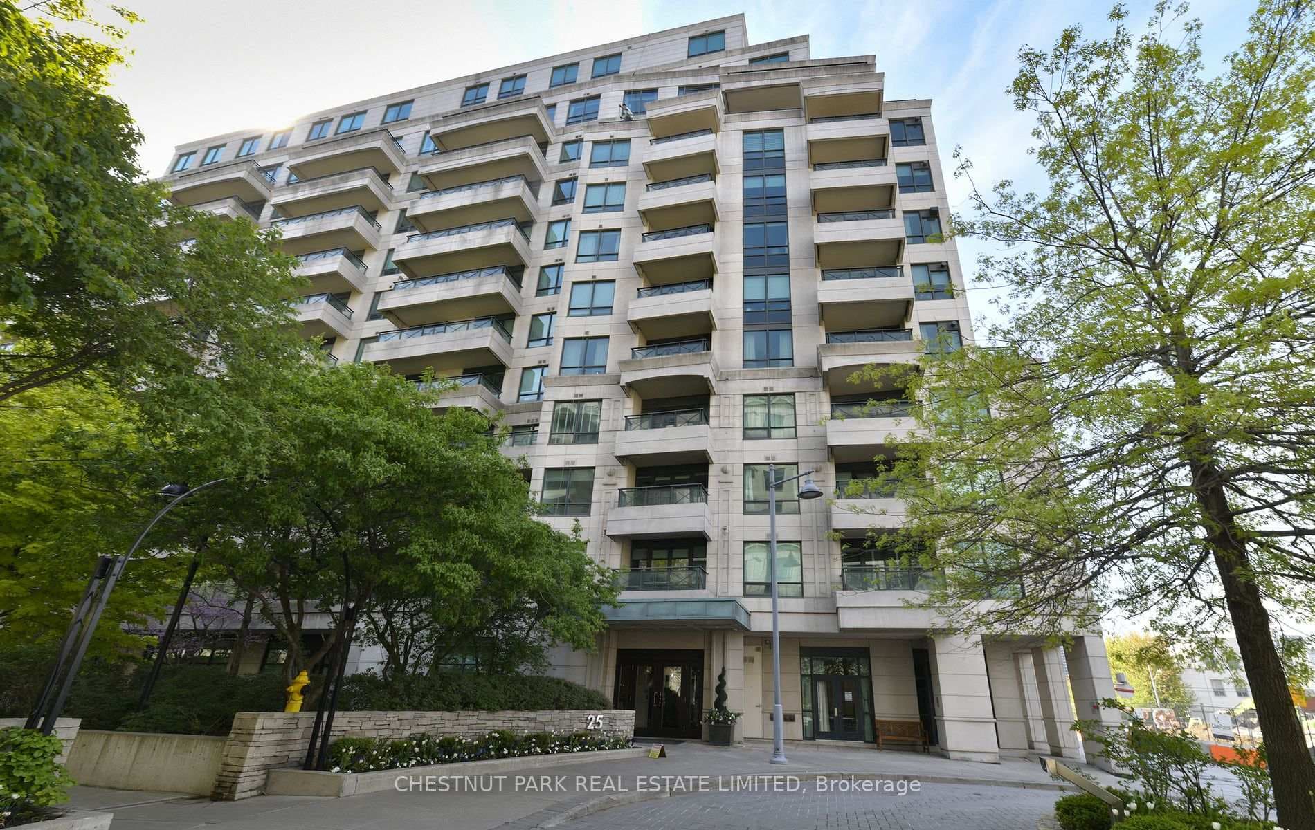 25 Scrivener Square Unit 404, Rosedale / Moore Park, ON M4W 3Y6 - Photo 1