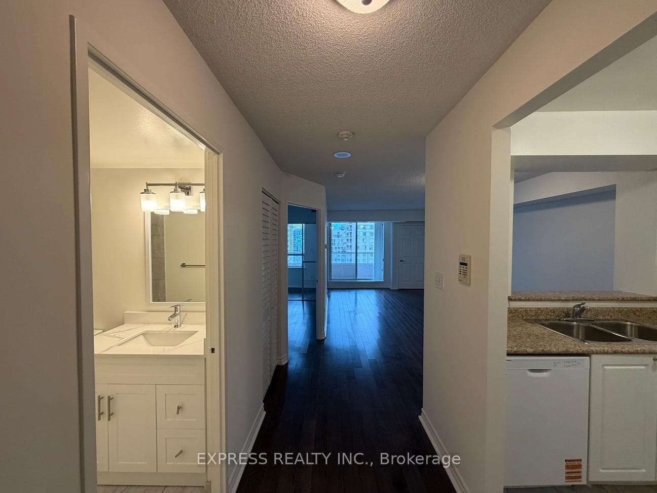 18 Hillcrest Avenue Unit 2101, Willowdale / Newtonbrook, ON M2N 6T5 - Photo 1