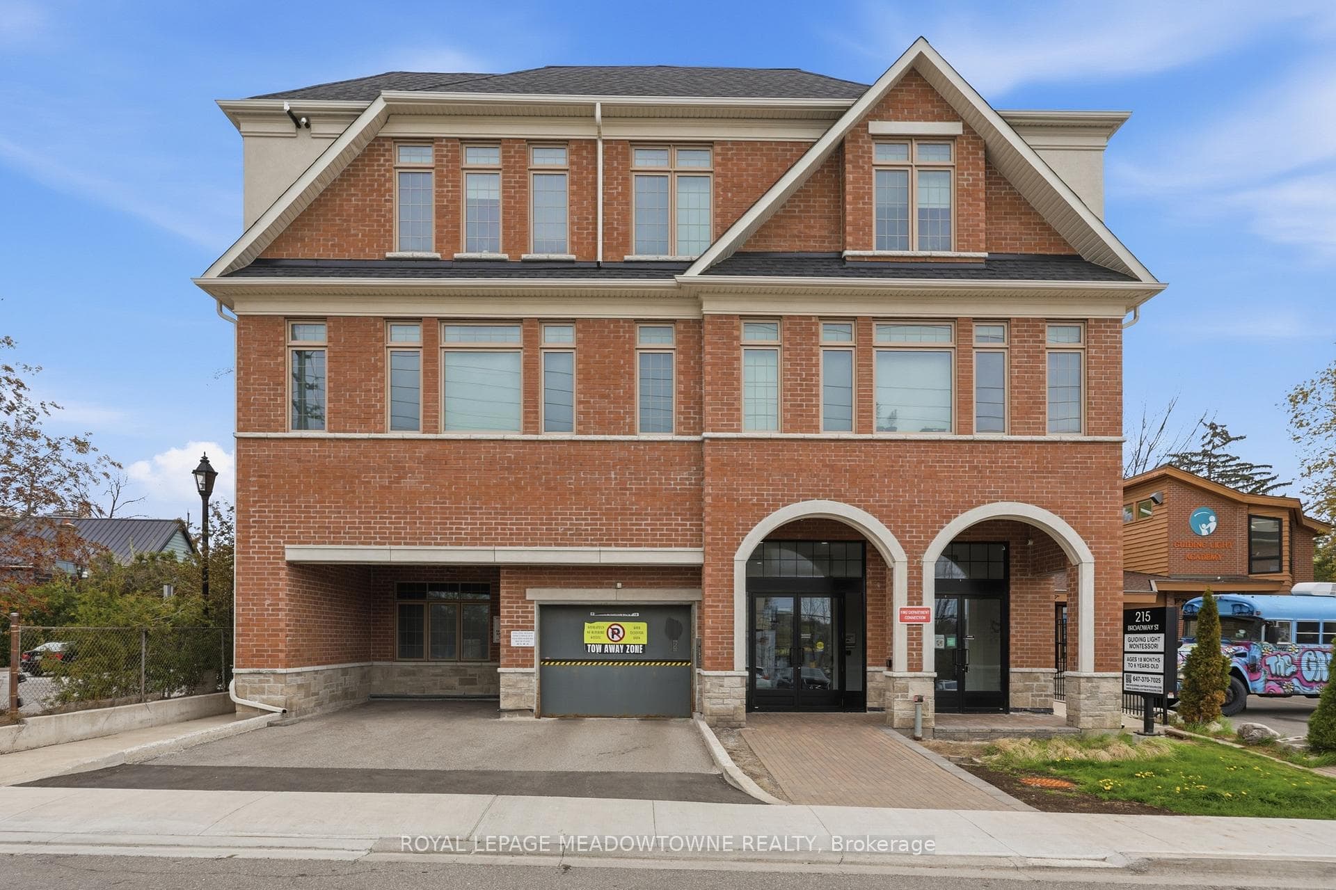 215 Broadway Street Unit 203, Mississauga, ON L5M 1J1 - Photo 1