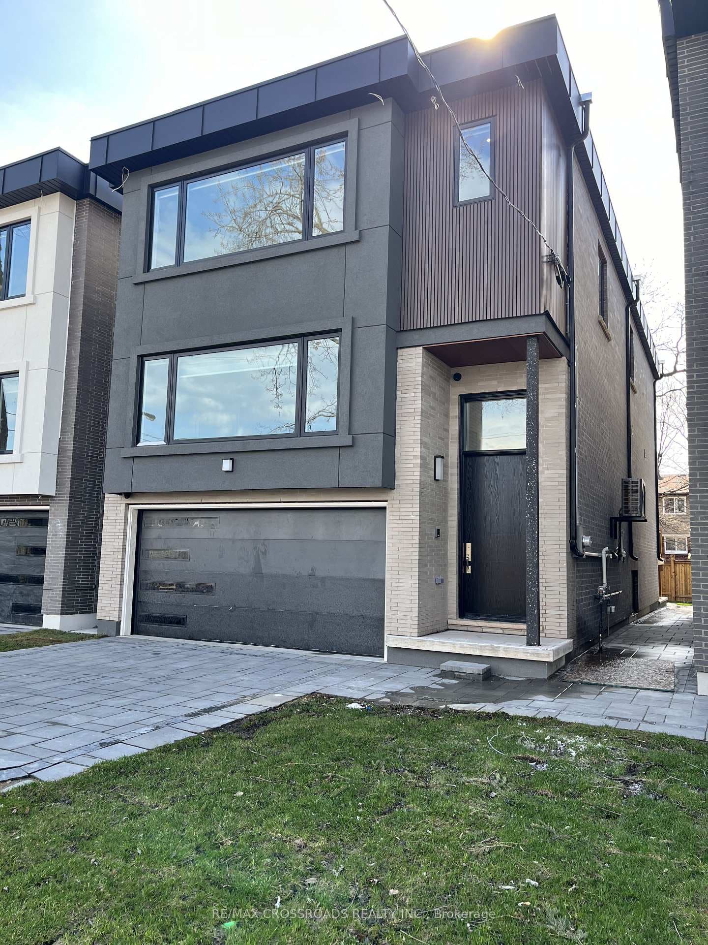 790 B Midland Avenue, Dorset Park / Kennedy Park, ON M1K 4E7 - Photo 1