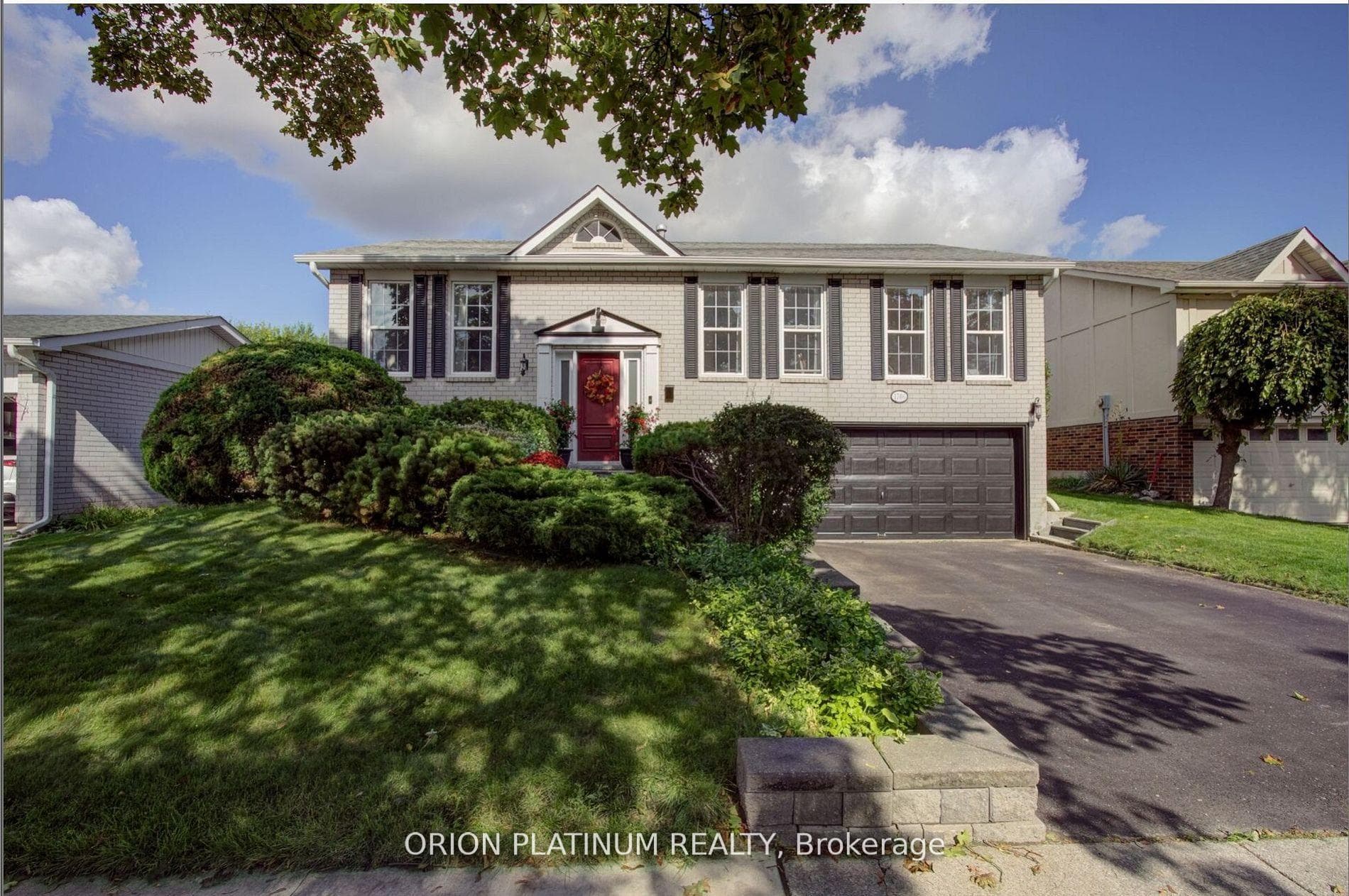 1706 Branchwood Park, Mississauga, ON L4W 2E6 - Photo 1