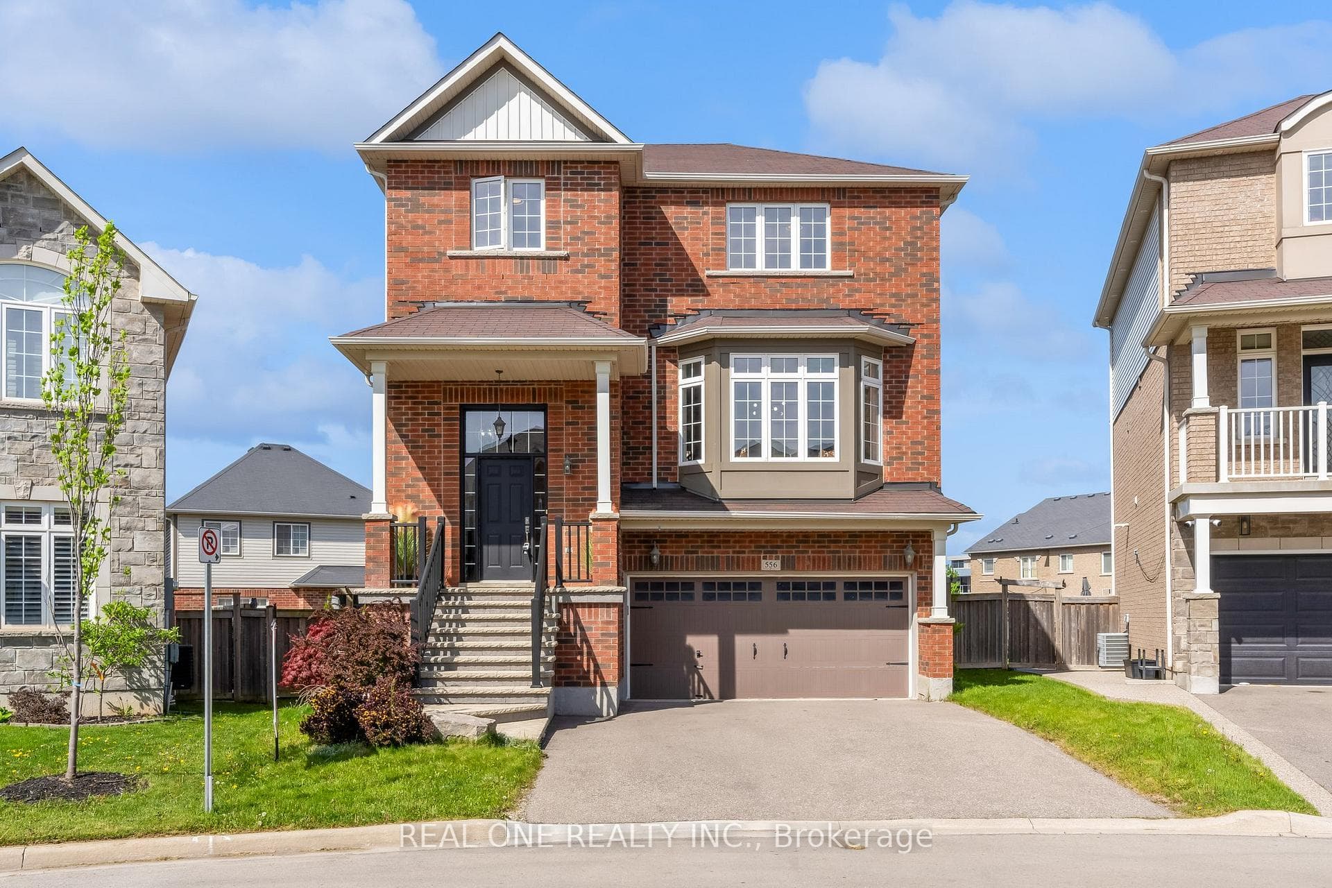 556 Sanderson Crescent, Milton