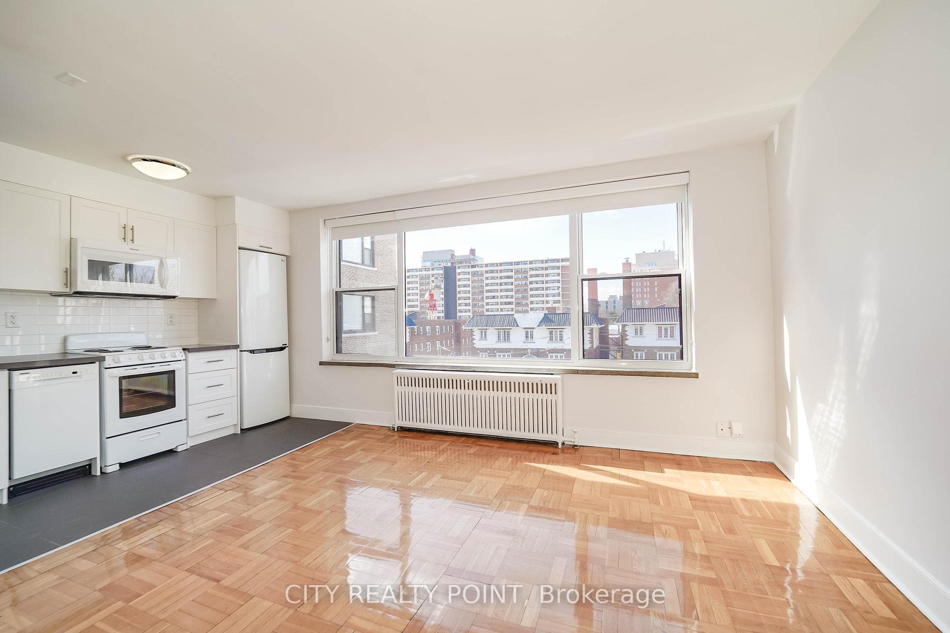 1545 Bathurst Street Unit 402, Forest Hill / Deer Park, ON M5P 3H6 - Photo 1