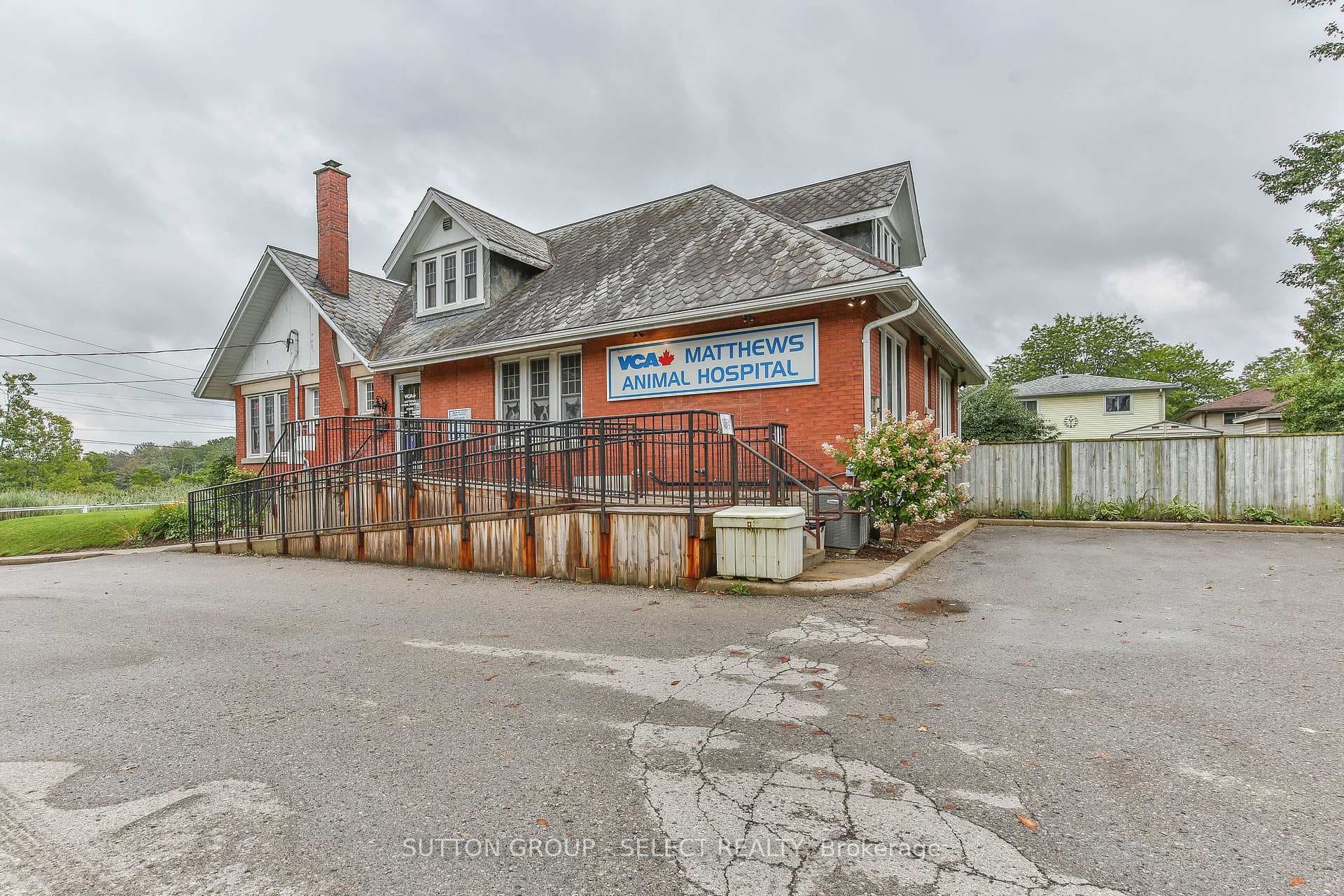 1255 SOUTHDALE Road, London South, ON N6E 1B3 - Photo 1