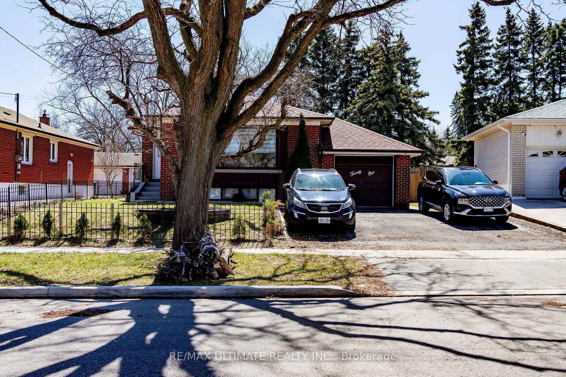 21 Benway Drive, Etobicoke (West Mall / Rexdale), ON M9W 1Z2 - Photo 1
