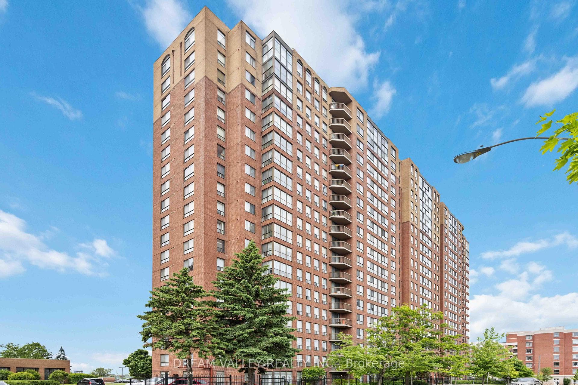 330 Mccowan Road Unit 906, Scarborough Town Centre, ON M1J 3N3 - Photo 1