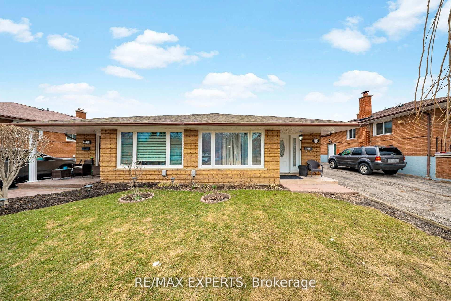 1149 Shadeland Drive, Mississauga, ON L5C 1P2 - Photo 1