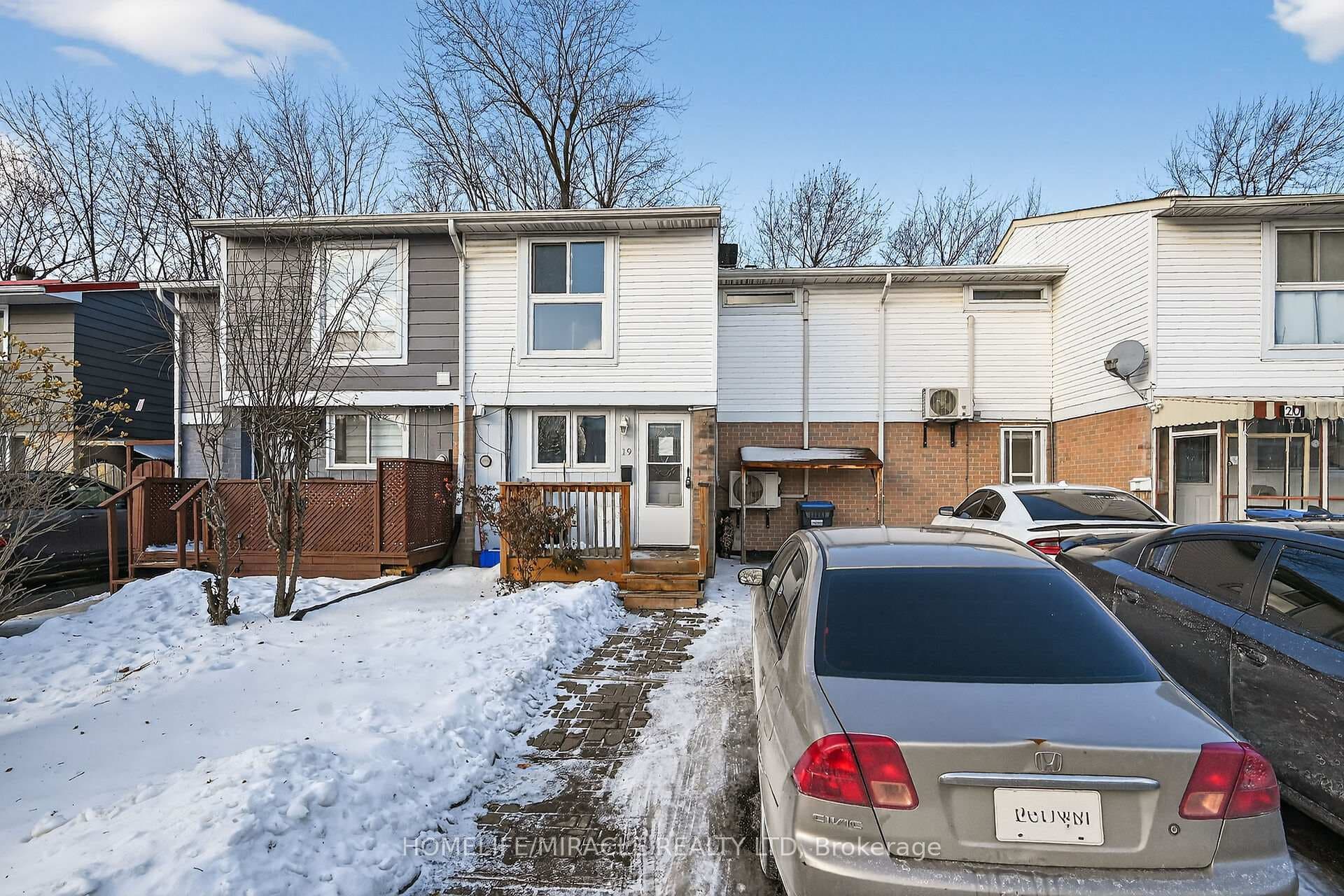19 Hindquarter Court, Brampton, ON L6S 2C3 - Photo 1