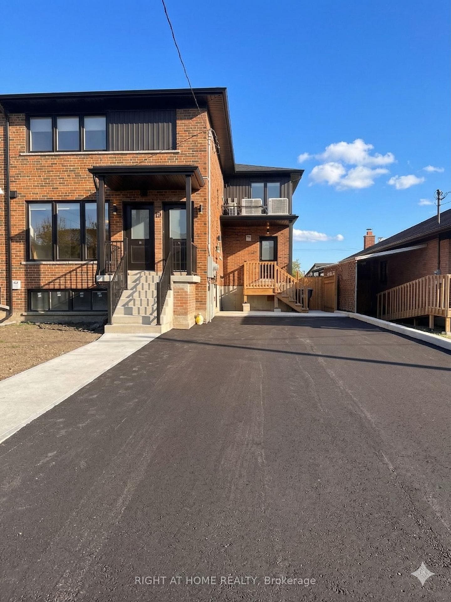19 Arrowsmith Avenue Unit 1B, York / Weston, ON M6M 2W8 - Photo 1