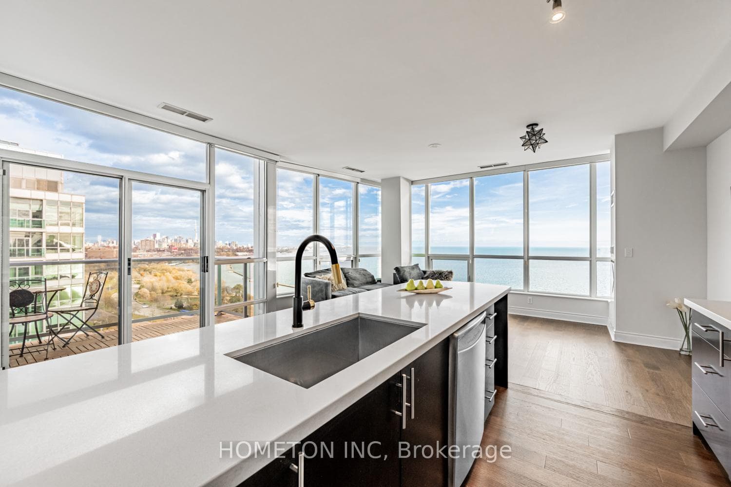 1910 Lake Shore Boulevard Unit PH07, High Park / Junction / Roncesvalles, ON M6S 1A2 - Photo 1