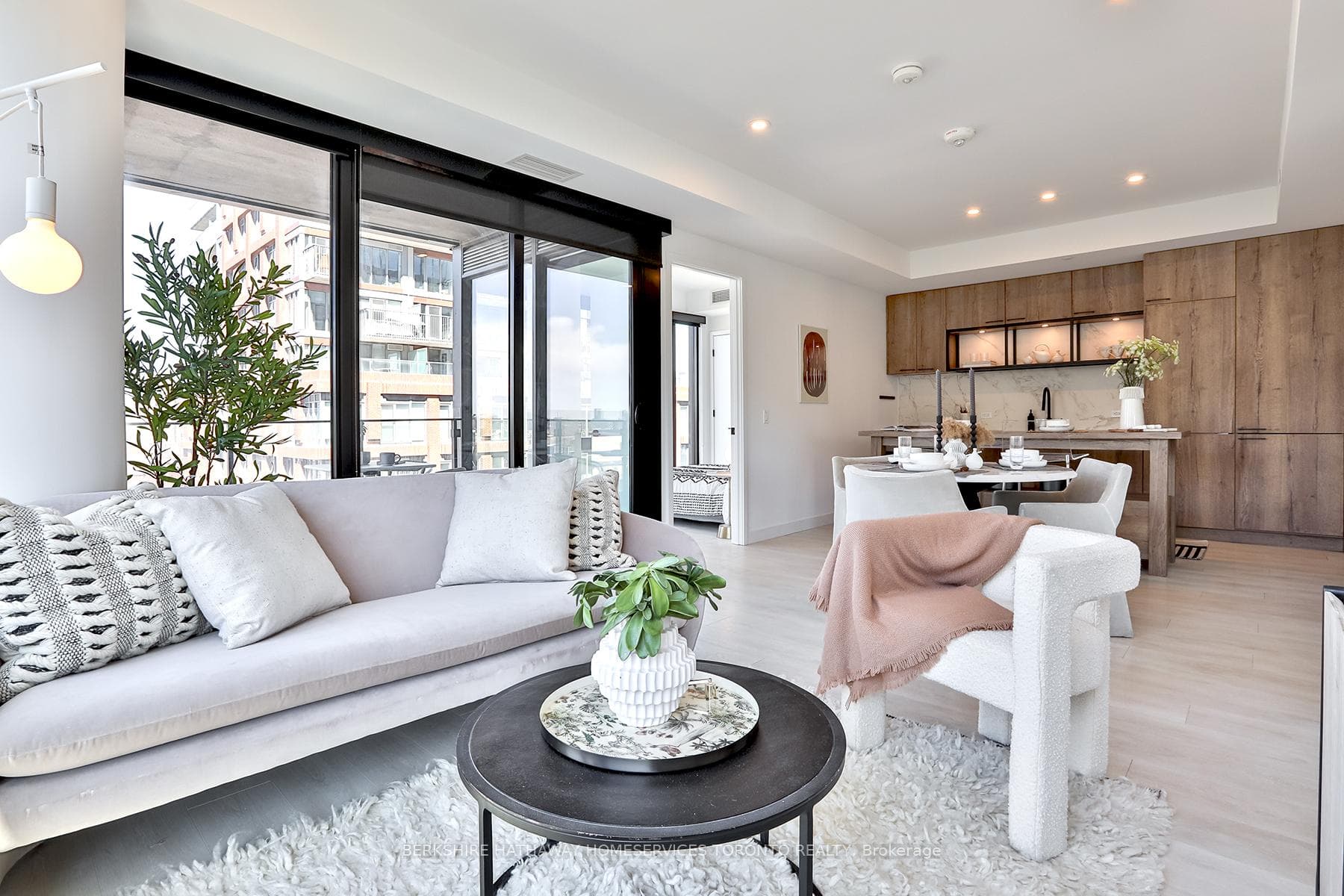 505 Richmond Street Unit 512, Downtown Toronto / Waterfront, ON M5V 3N4 - Photo 1