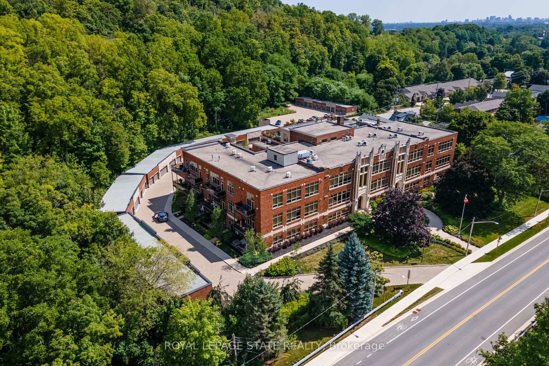 397 King Street Unit 215, Hamilton, ON L9H 1W9 - Photo 1