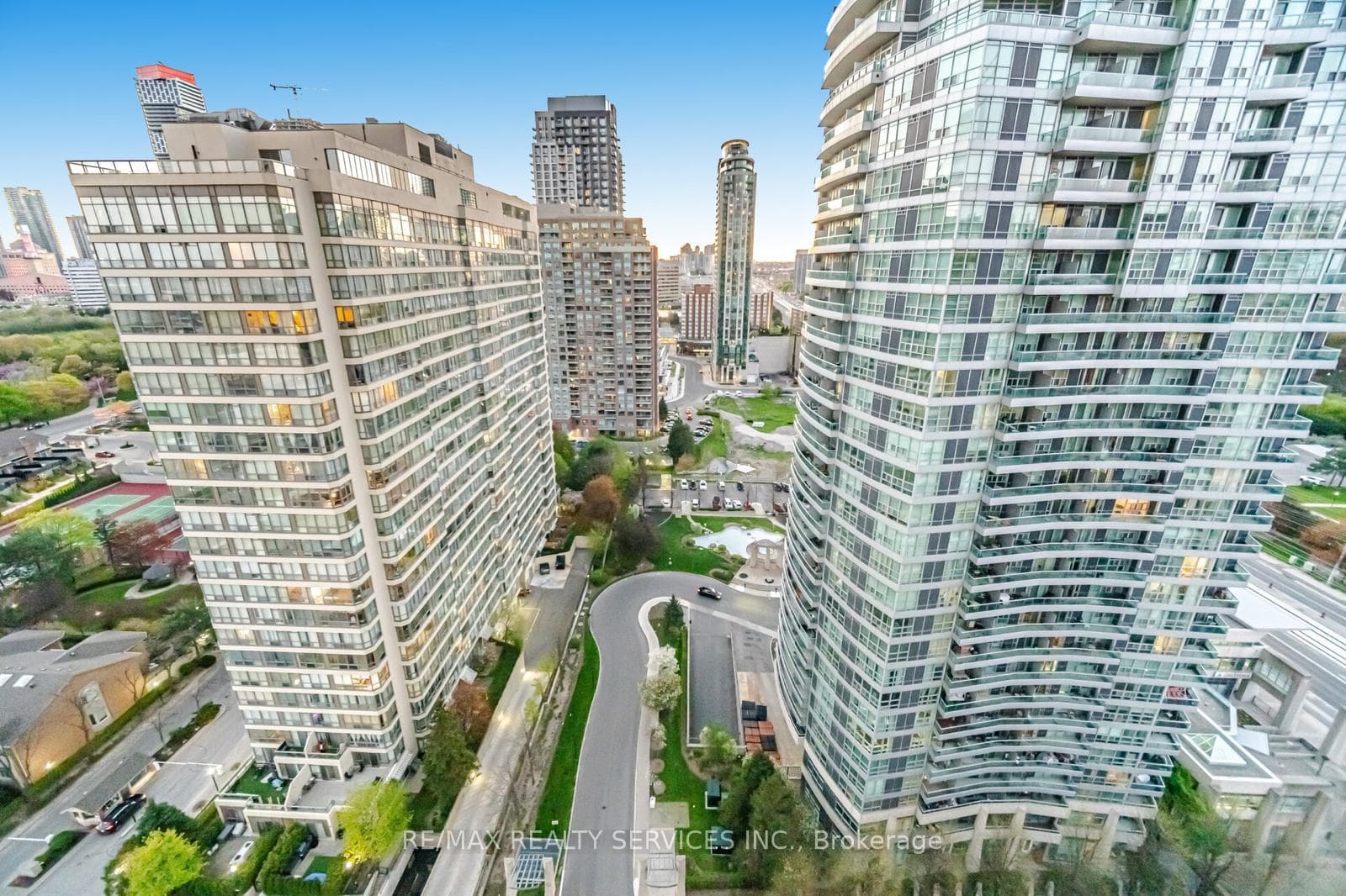 30 Elm Drive Unit 1811, Mississauga, ON L5B 0N6 - Photo 1