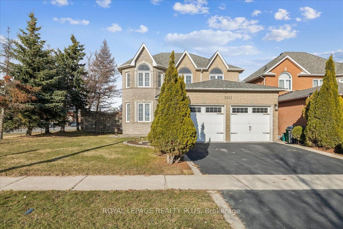 Beautifully situated home, Dbl Grage, 61x109 lot