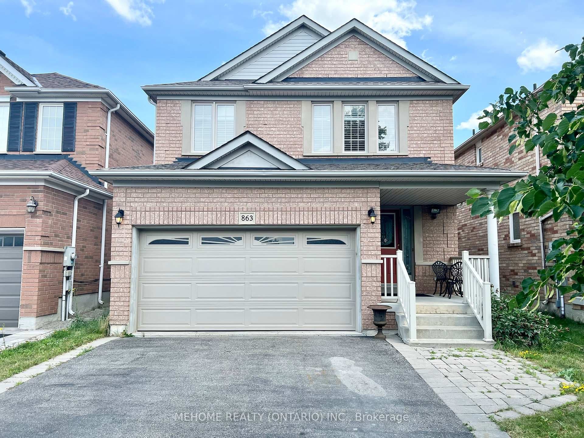 863 Oaktree Crescent, Newmarket