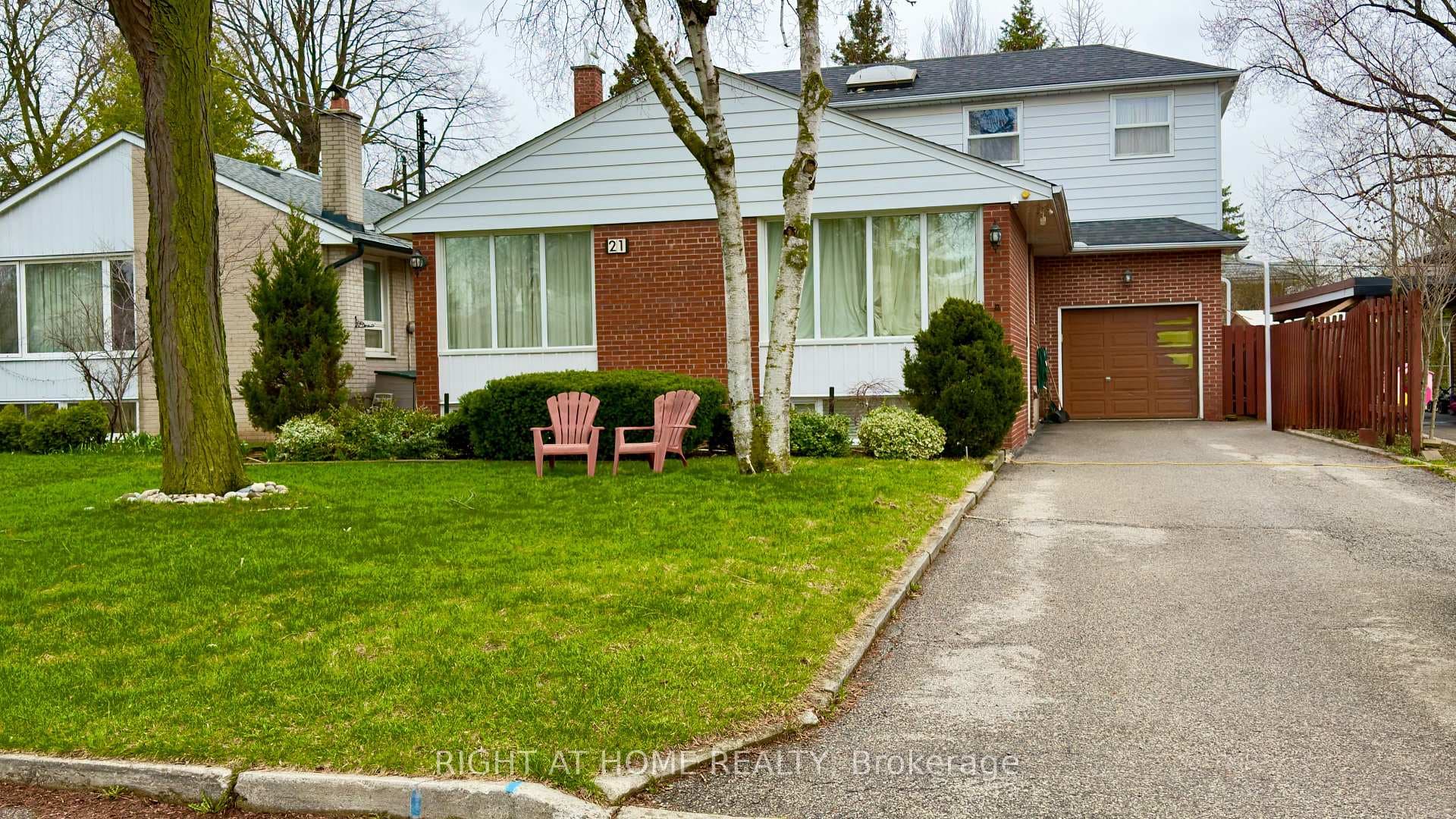 21 Mitre Place, Etobicoke (Kingsview Village / Humber Heights), ON M9R 3C5 - Photo 1