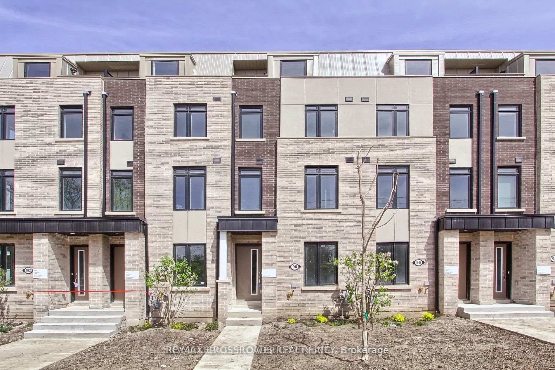 98 Bartley Drive, Don Mills / Parkwoods / Victoria Village, ON M4A 0A9 - Photo 1