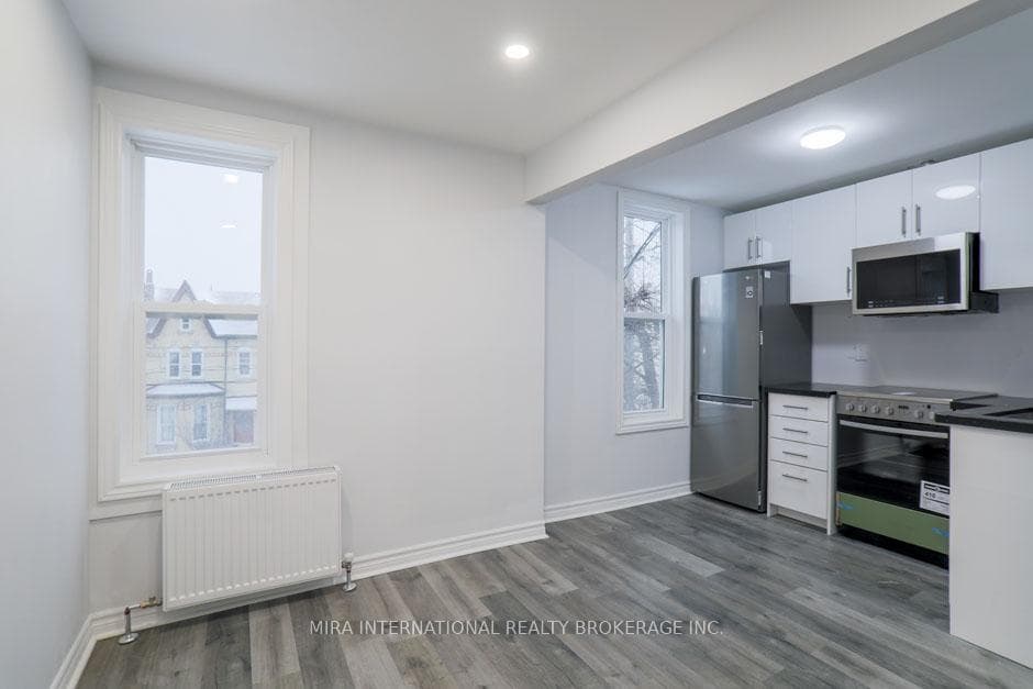 210 Carlton Street Unit 201, Regent Park / Cabbagetown / St. James Town, ON M5A 2L1 - Photo 1