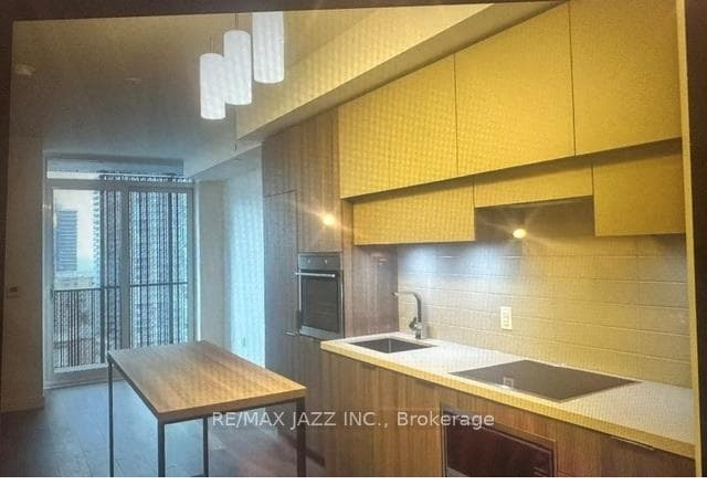 8 Eglinton Avenue Unit 1709, Leaside / Davisville, ON M4P 1A6 - Photo 1