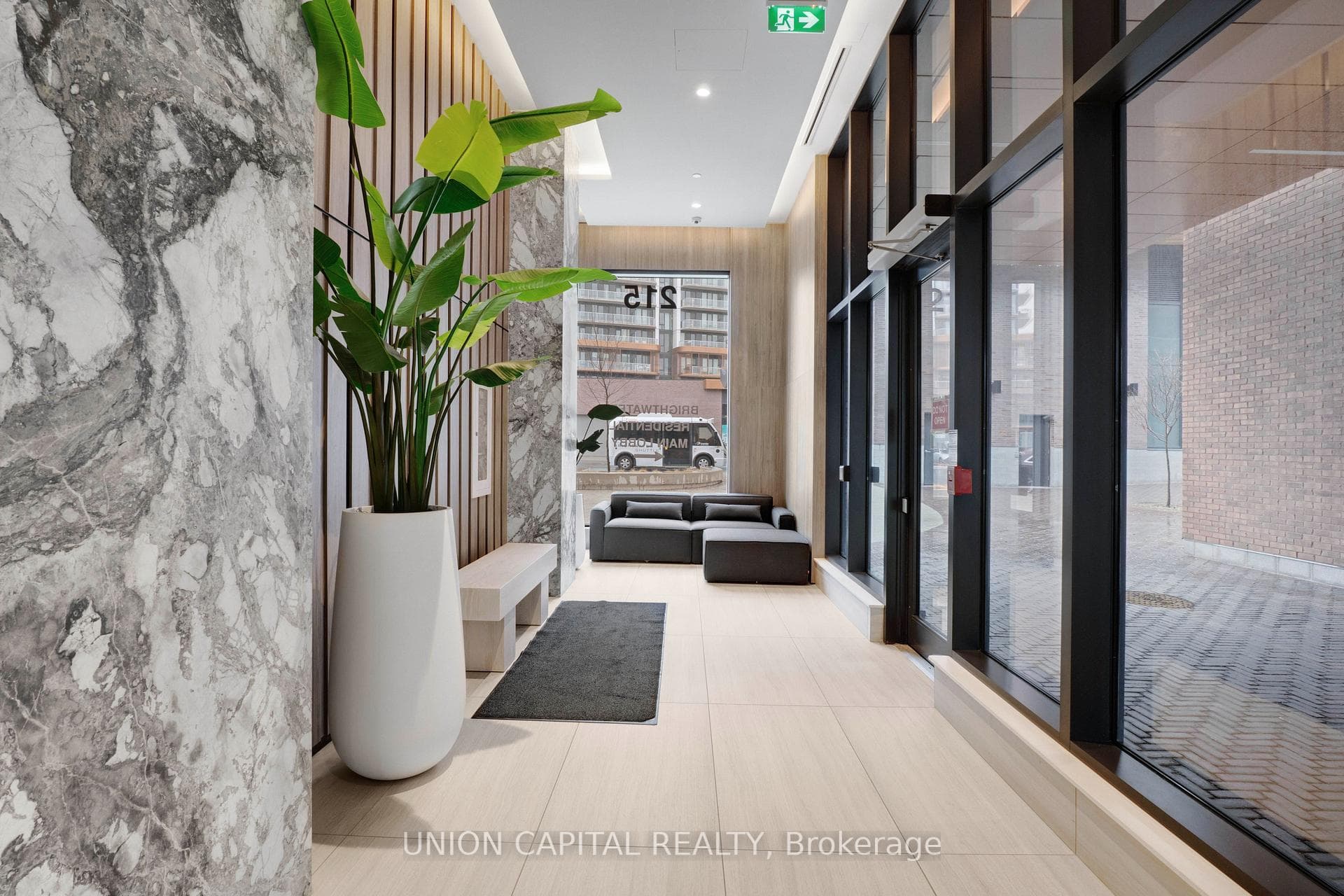 215 Lakeshore Road Unit 530, Mississauga, ON L5H 0A9 - Photo 1