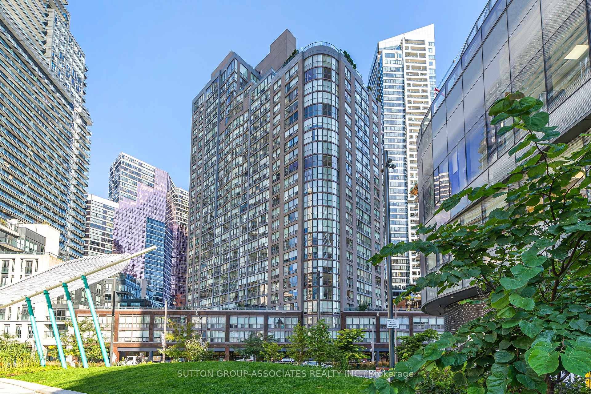 24 Wellesley Street Unit 1607, Toronto C01