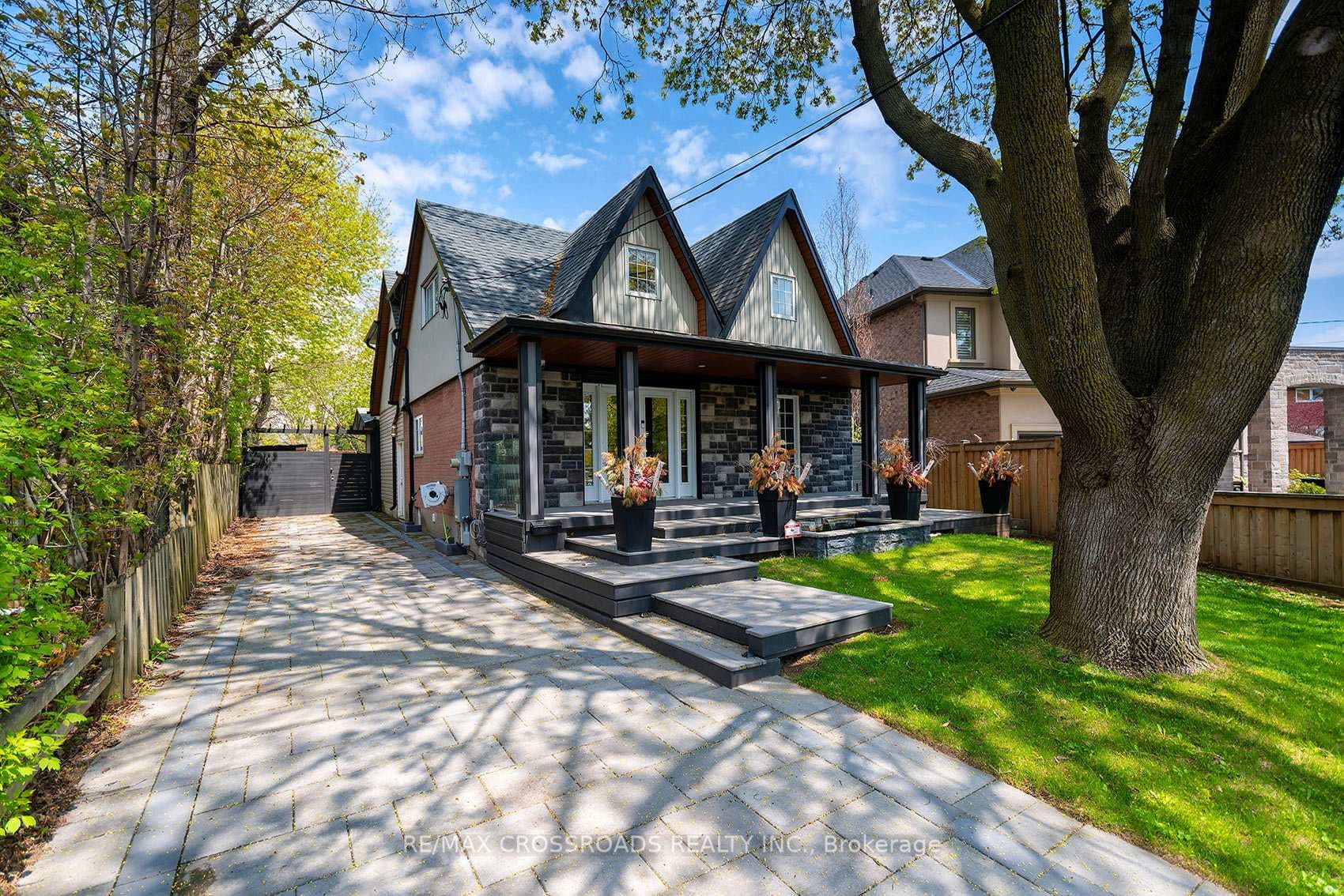 33 Norfolk Avenue, Liberty Village / Parkdale / South Parkdale, ON M8W 4T6 - Photo 1