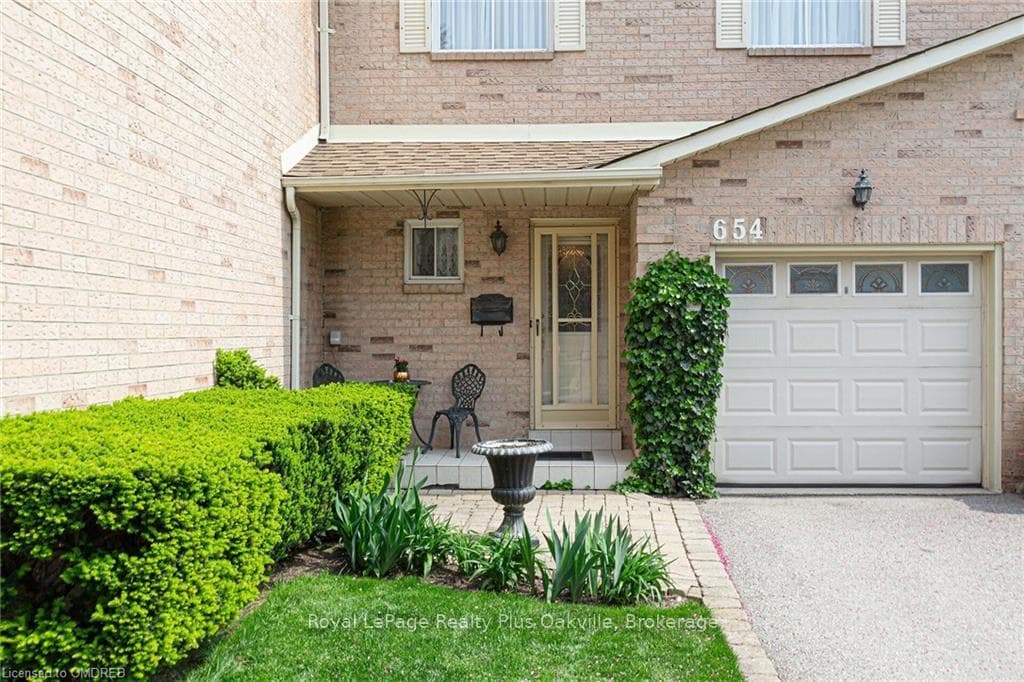 654 DINSMORE Court, Mississauga, ON L5R 3G4 - Photo 1