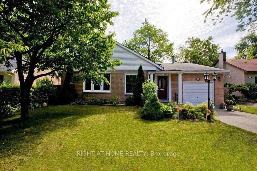 46 Overton Crescent, Don Mills / Parkwoods / Victoria Village, ON M3B 2V2 - Photo 1