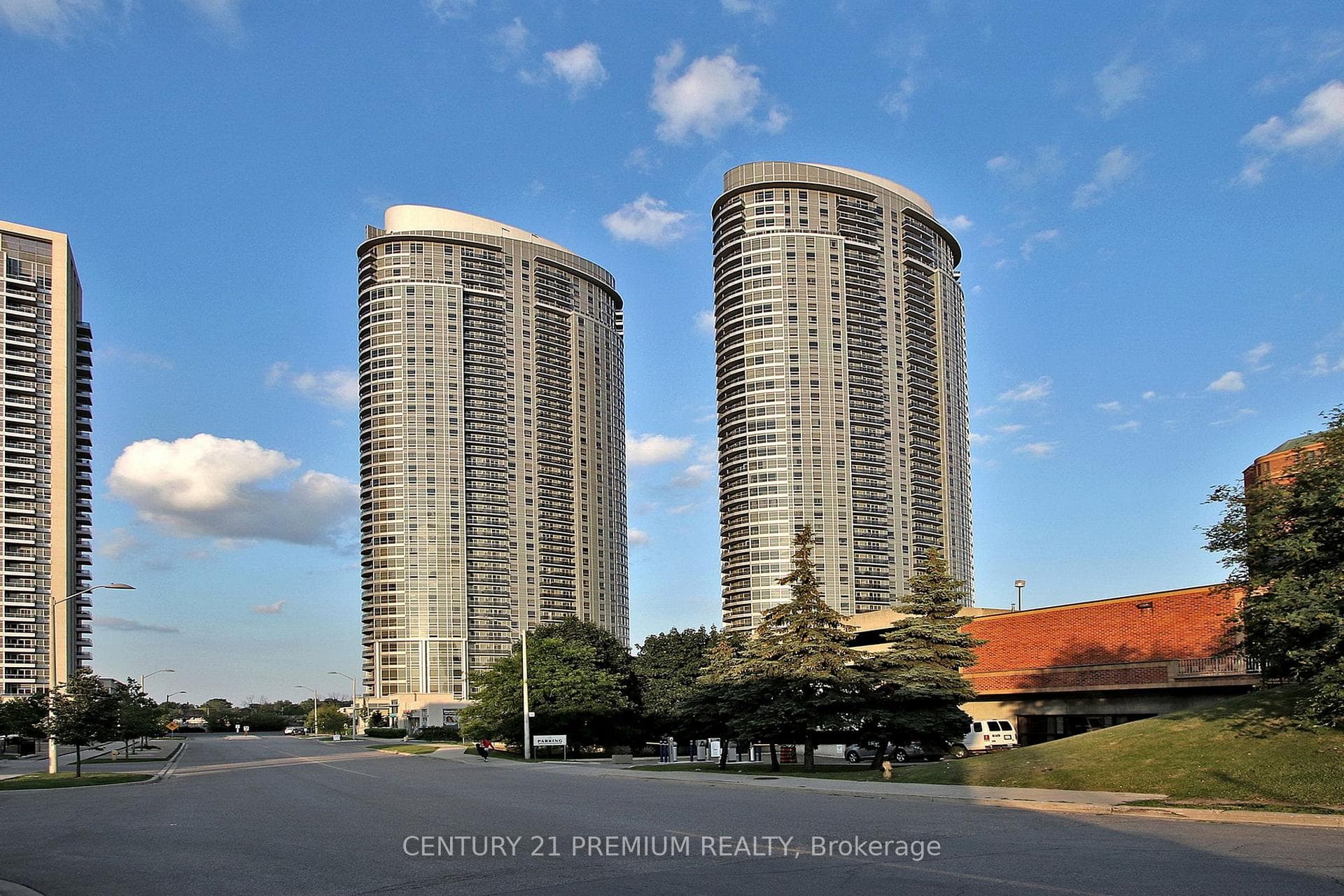 135 Village Green Square Unit 1015, Agincourt / Milliken, ON M1S 0L7 - Photo 1