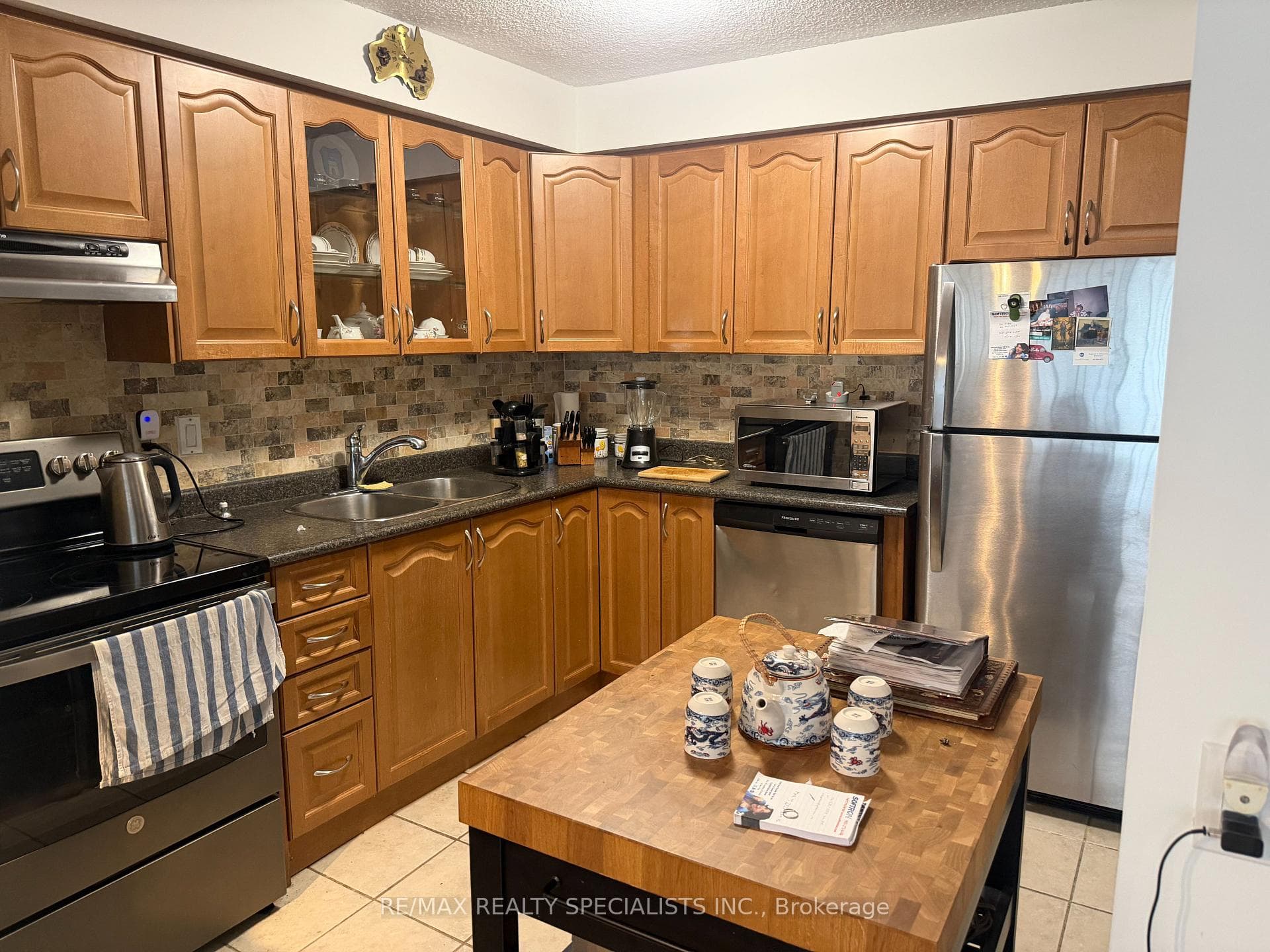 2301 Derry Road Unit 105, Mississauga, ON L5N 2R4 - Photo 1