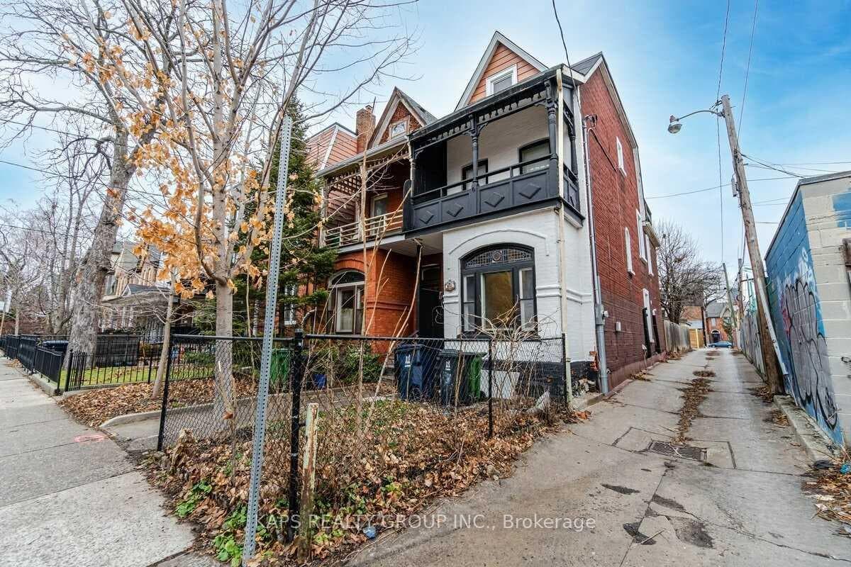 103 1/2 Borden Street, Downtown Toronto / Waterfront, ON M5S 2M8 - Photo 1