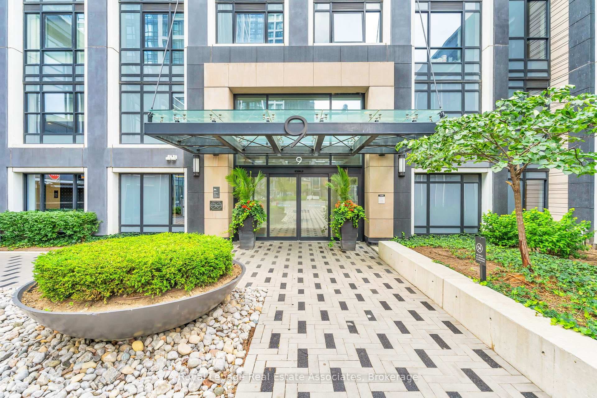 9 Mabelle Avenue Unit 1325, Toronto W08