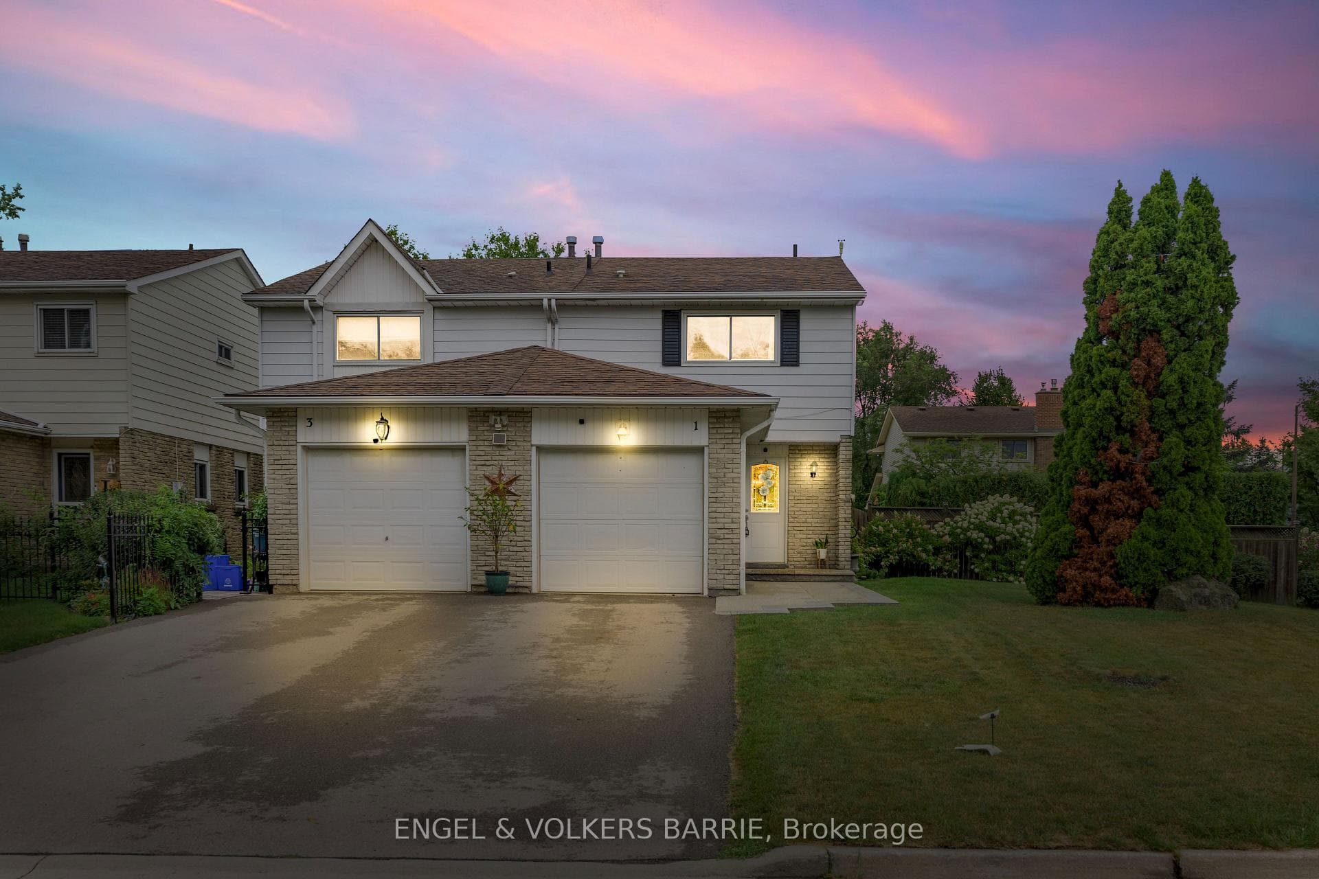 1 Aspen Court, Hamilton, ON L8B 0A7 - Photo 1