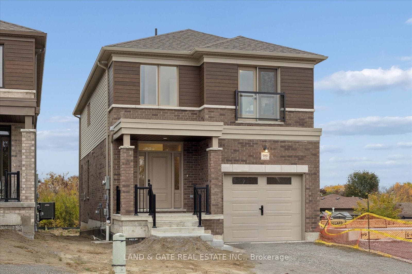 989 Queensdale Avenue, Oshawa, ON L1H 0W5 - Photo 1