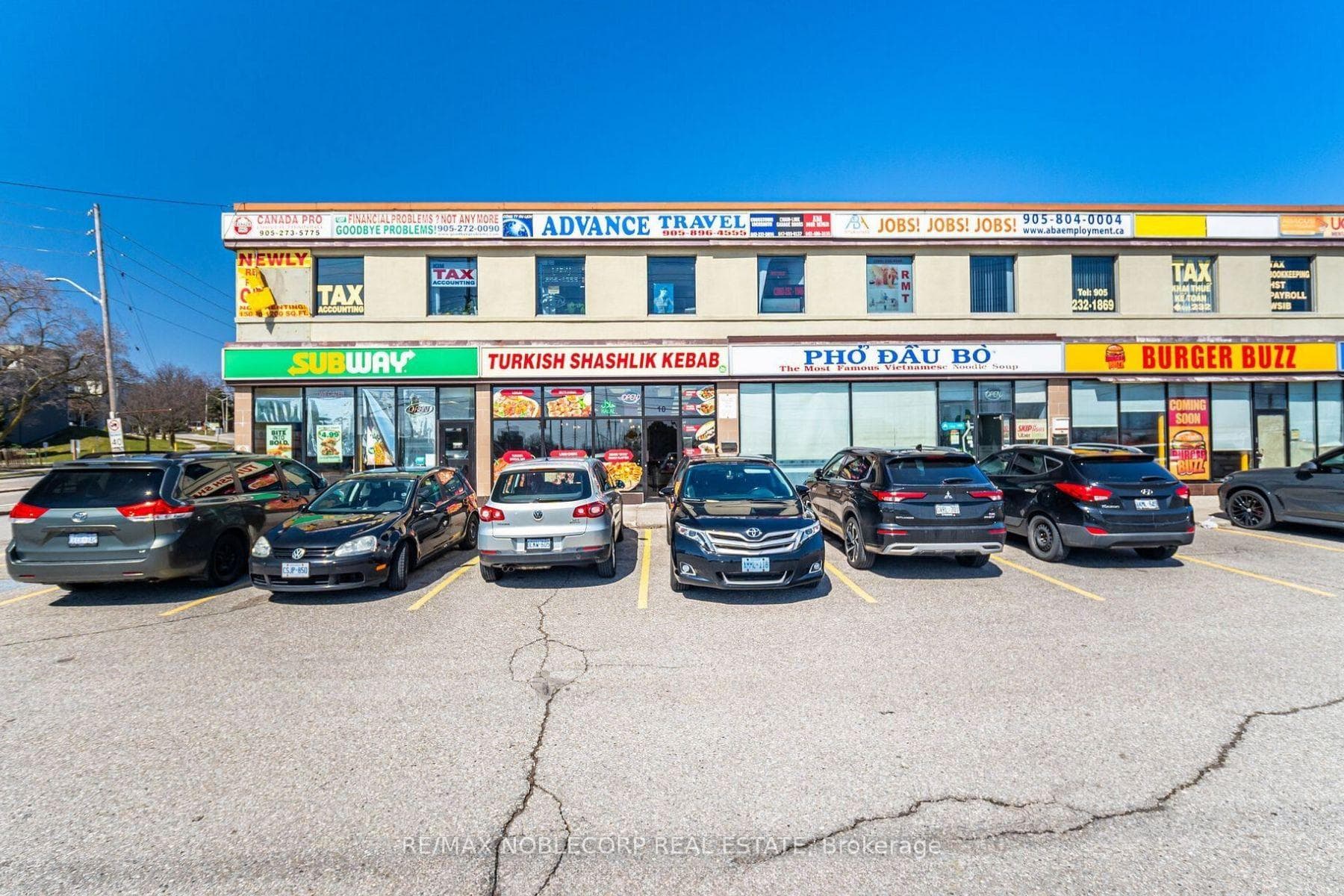 1125 Dundas Street Unit 10, Mississauga, ON L4Y 2C4 - Photo 1