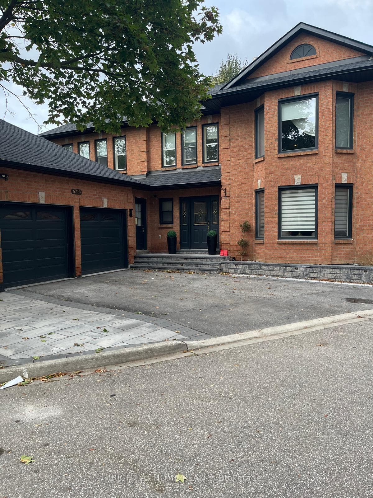 6713 Mockingbird Lane Unit Upper, Mississauga, ON L5N 5J8 - Photo 1
