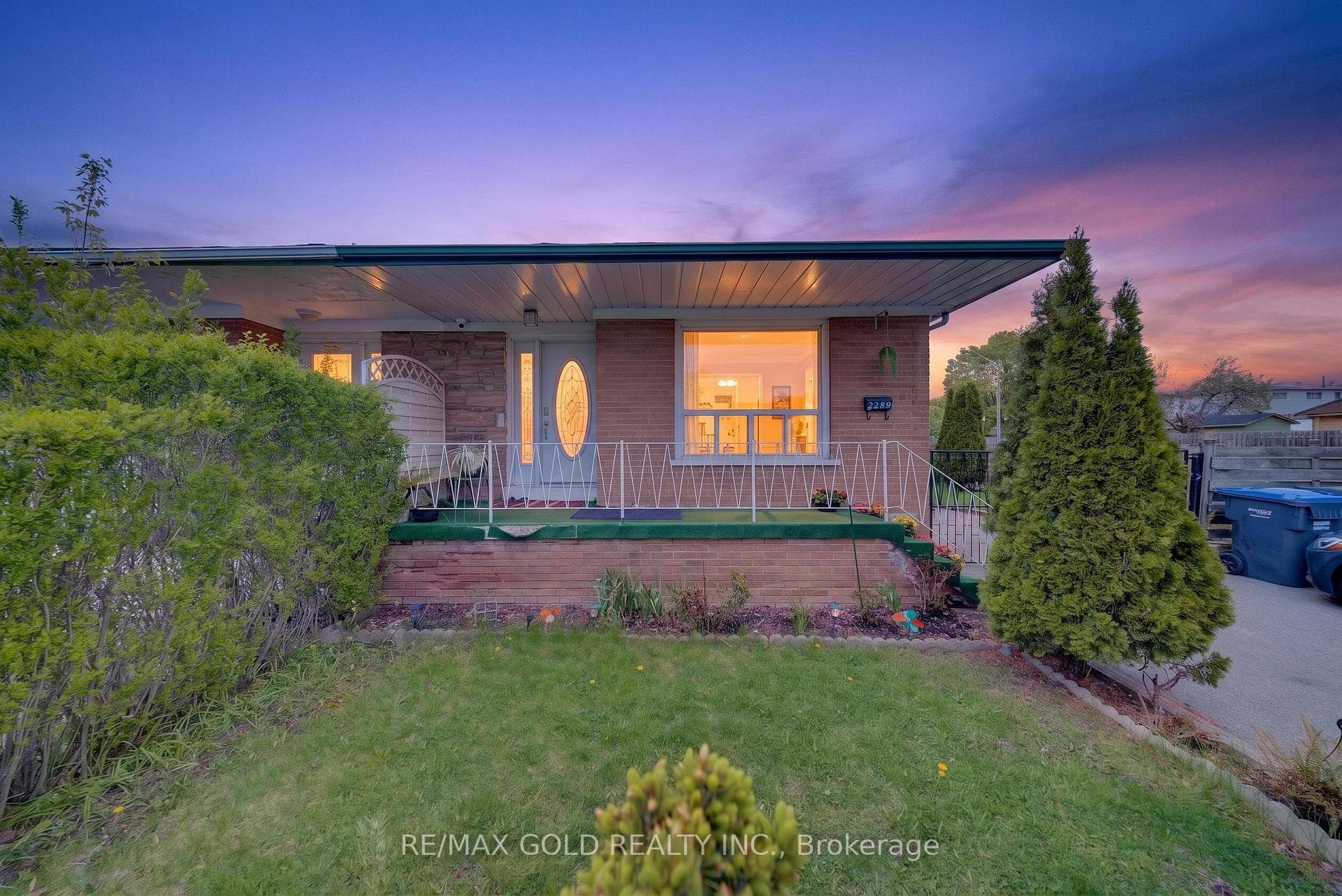 3289 Victory Crescent, Mississauga, ON L4T 1M1 - Photo 1