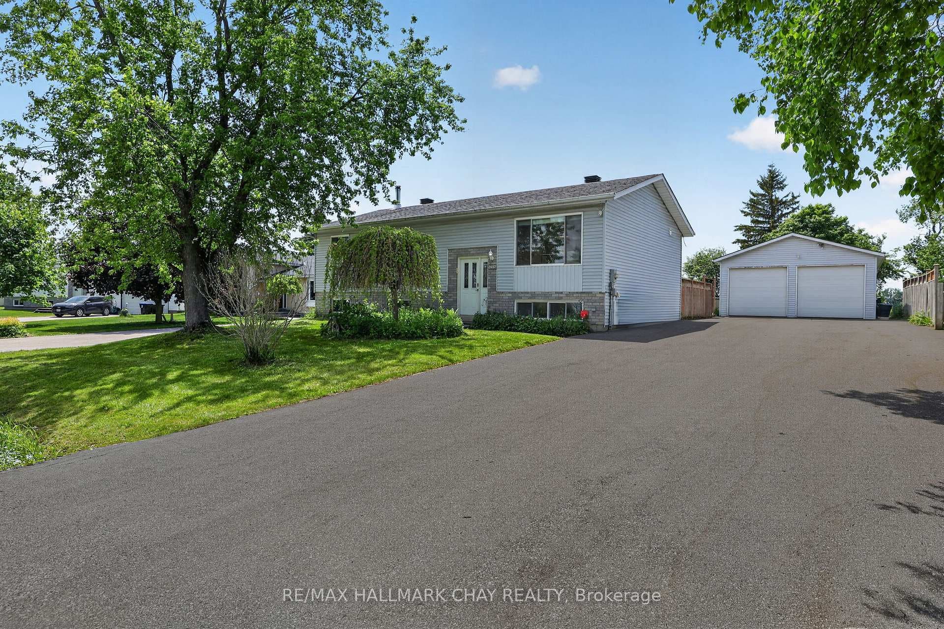 2652 Lawrence Avenue, Innisfil, ON L9S 1C9 - Photo 1