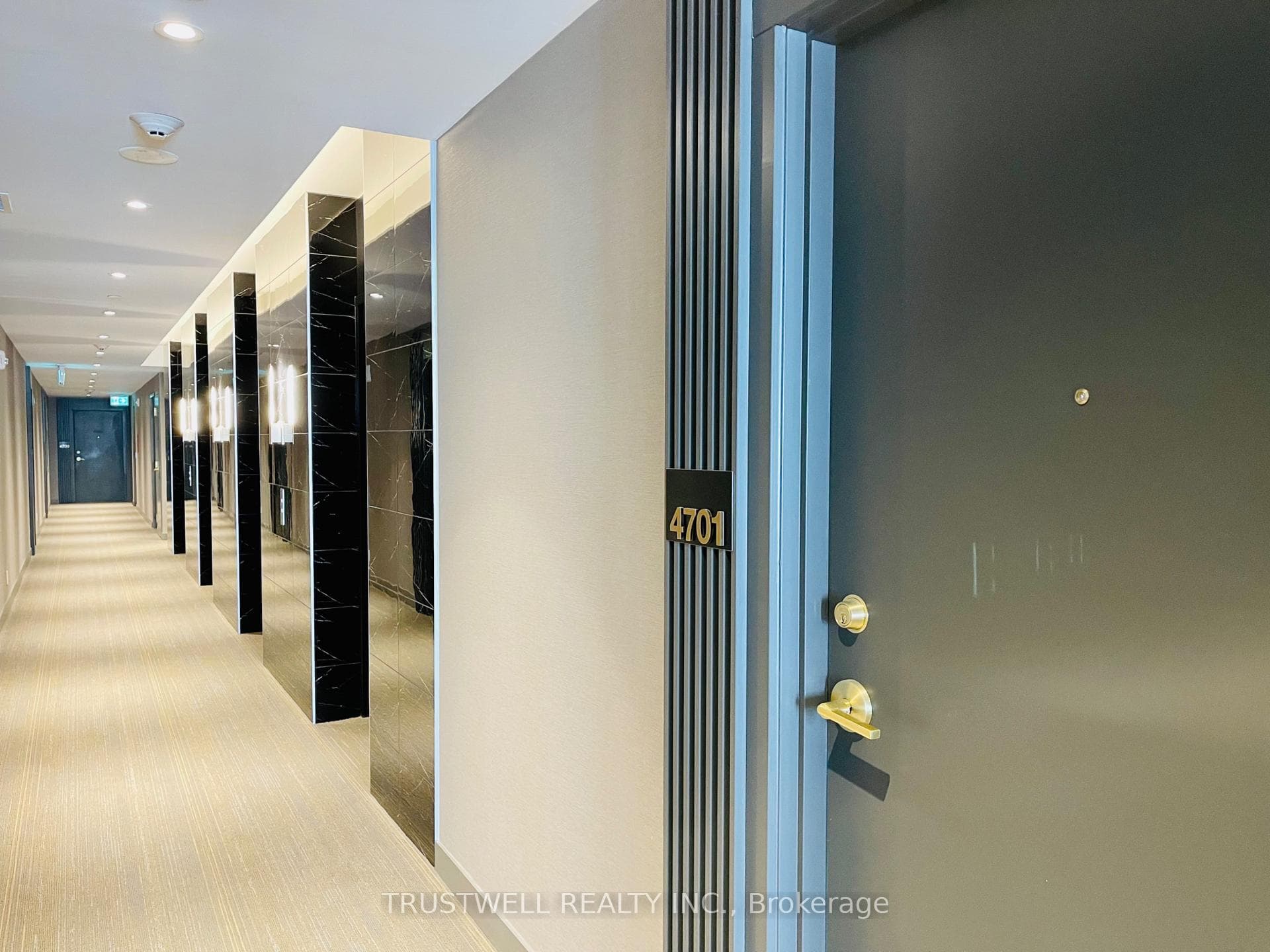 898 Portage Parkway Unit 4701, Vaughan