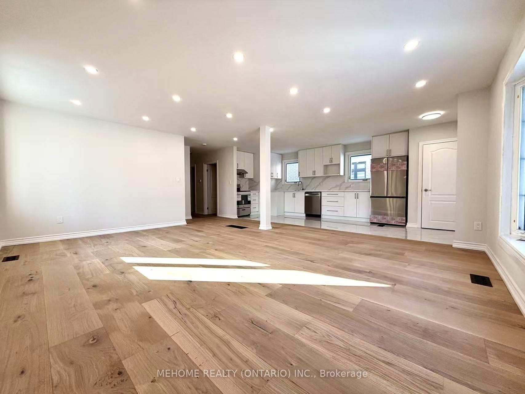6 Clementine Square, Scarborough (West Hill / Highland Creek), ON M1G 2V7 - Photo 1