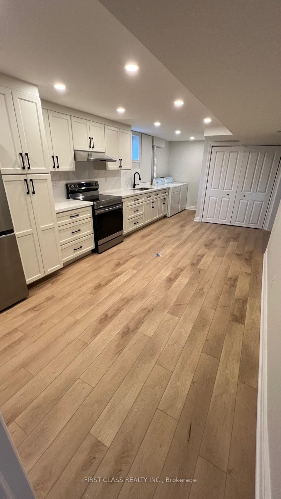 989 McBride Avenue Unit BASEMENT, Mississauga, ON L5C 1M2 - Photo 1