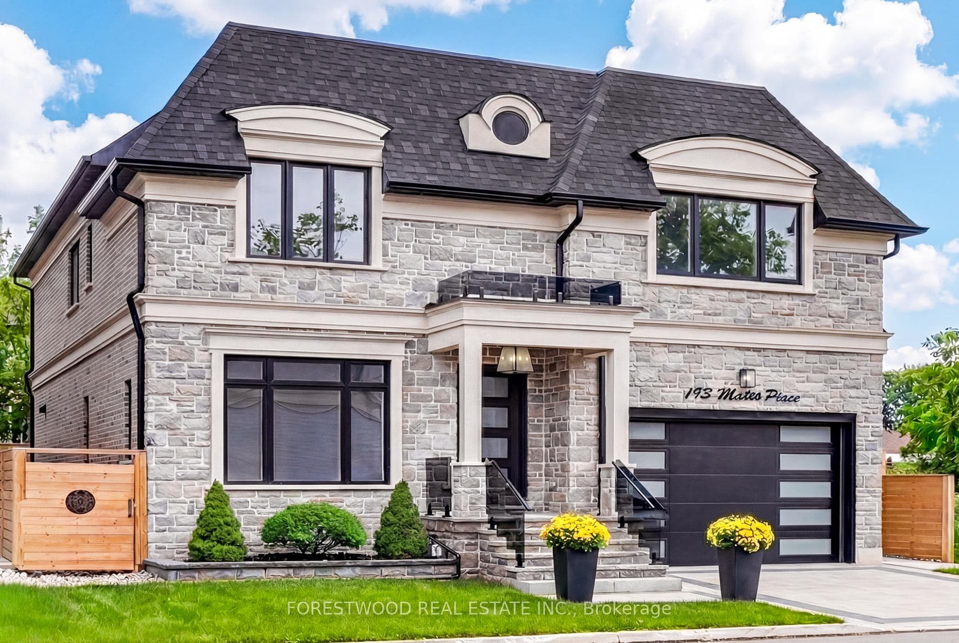 193 Mateo Place, Mississauga, ON L5A 2K4 - Photo 1
