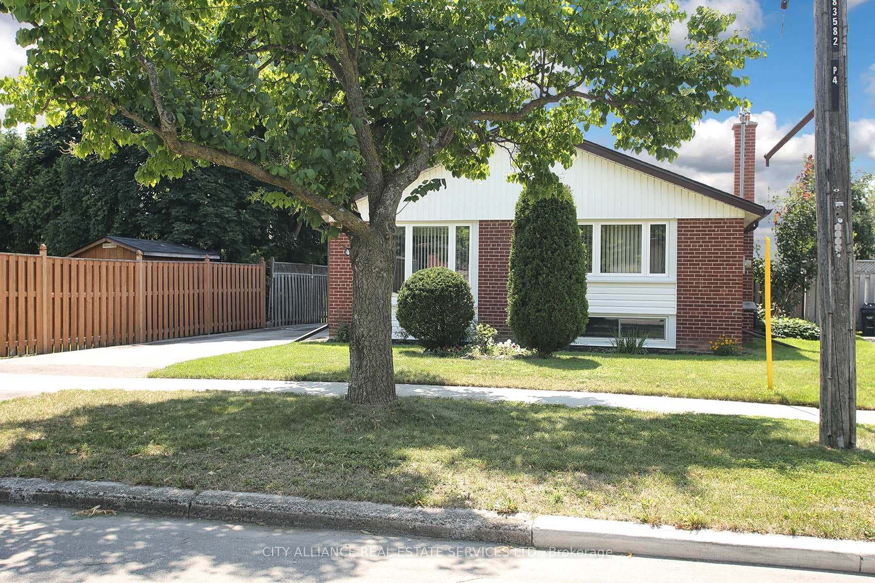 4 Ben Nevis Drive, Scarborough (West Hill / Highland Creek)