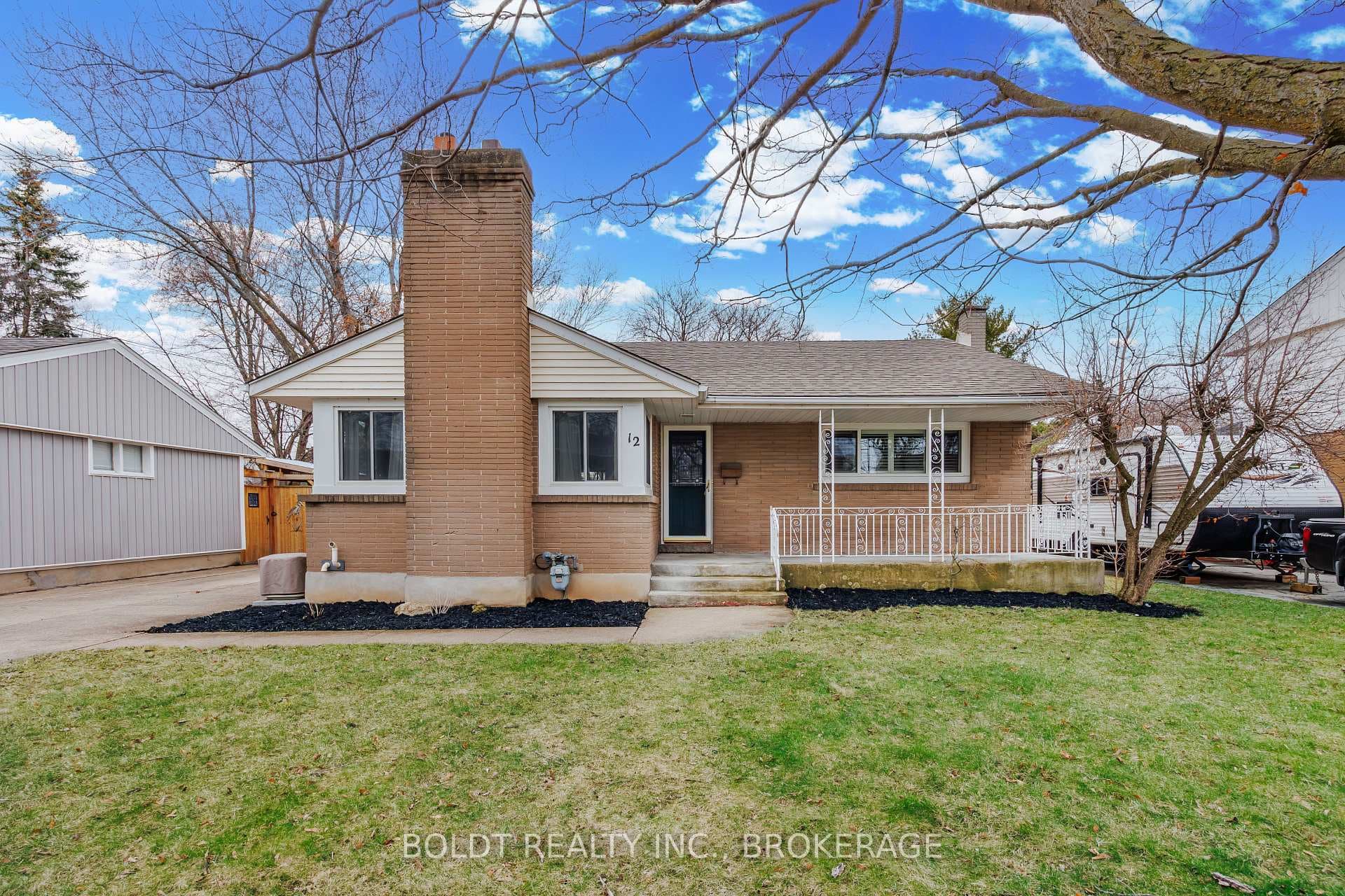 12 Sunnyside Drive, St. Catharines, ON L2M 2A1 - Photo 1