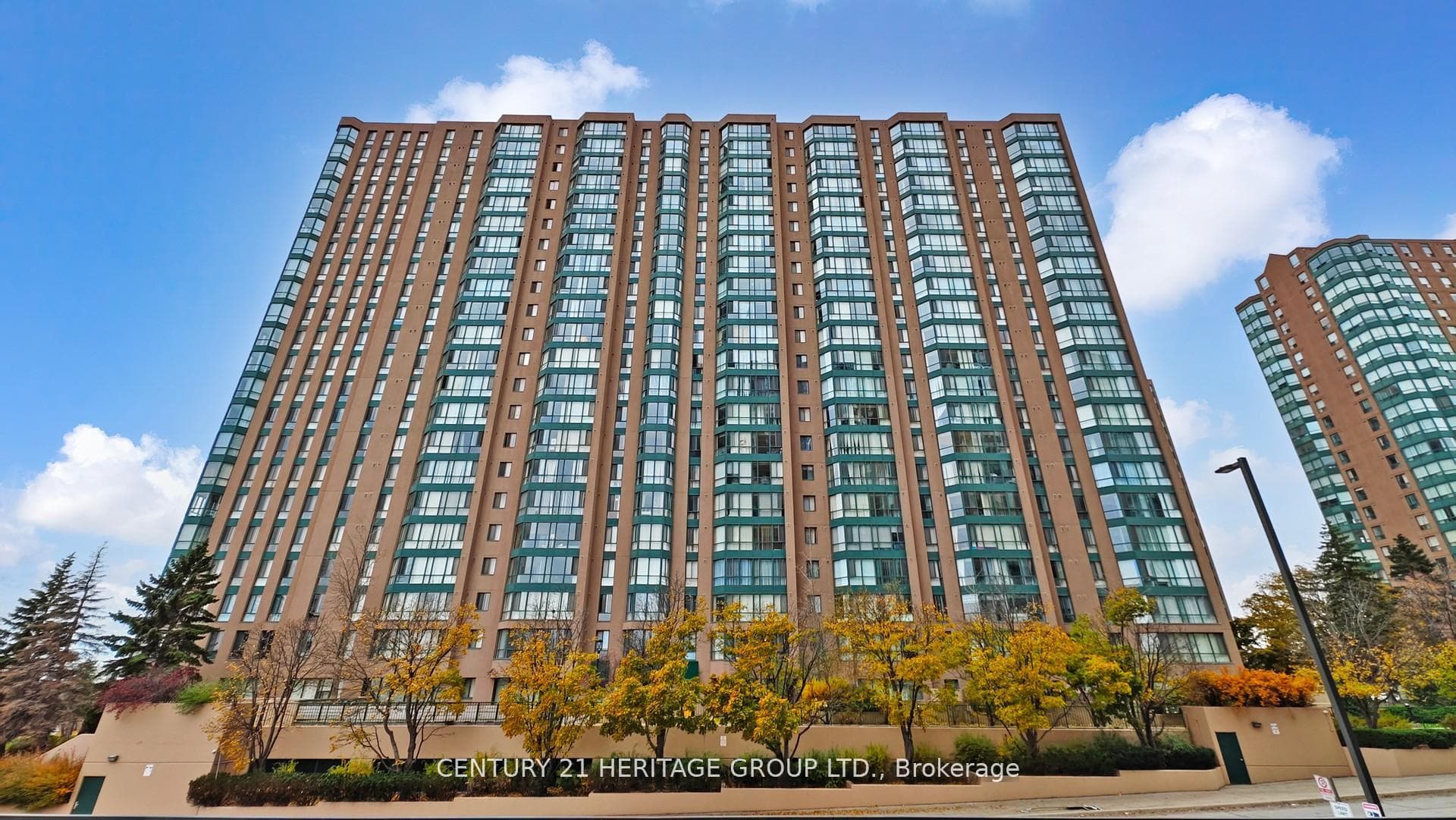 145 Hillcrest Avenue Unit 810, Mississauga, ON L5B 3Z1 - Photo 1