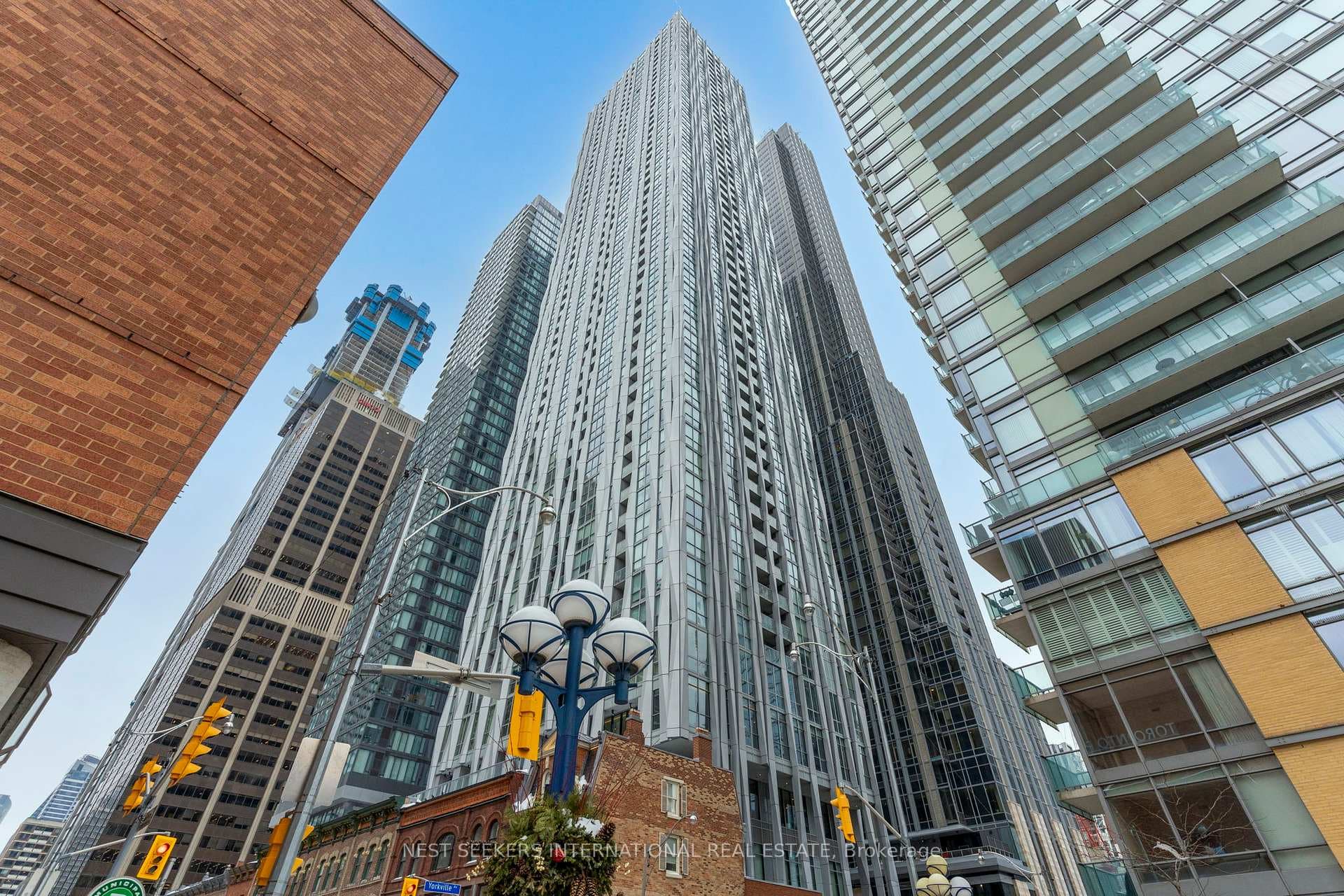 1 Yorkville Avenue Unit 1405, Annex / Yorkville / Summerhill, ON M4W 0B1 - Photo 1