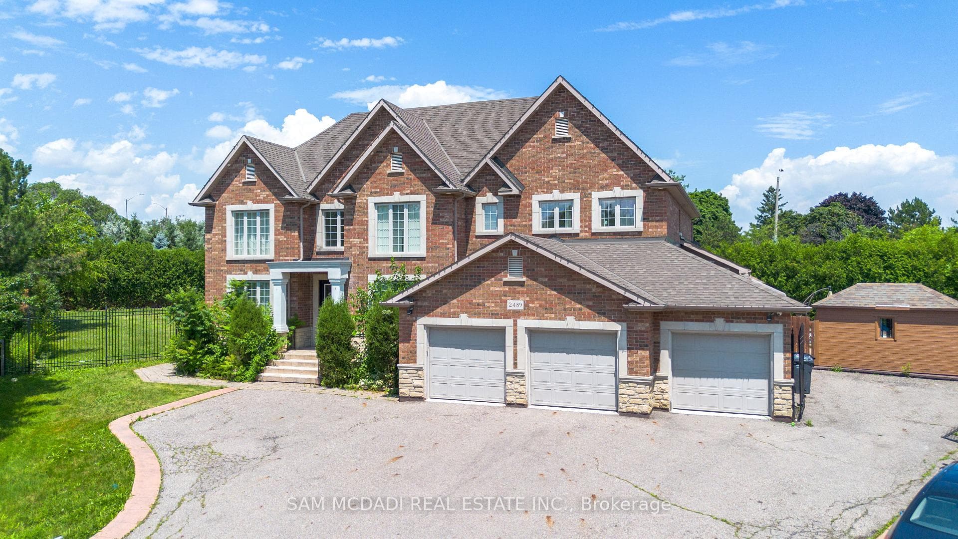 2489 Olinda Court, Mississauga, ON L5C 4P5 - Photo 1