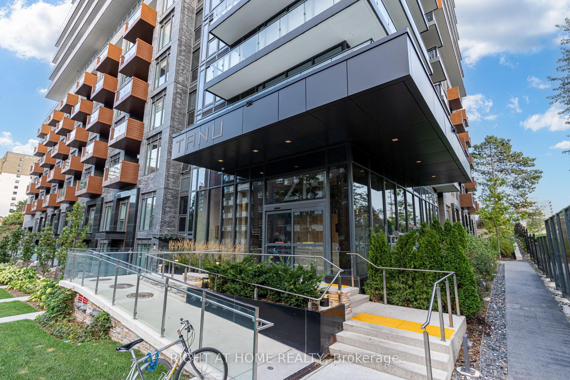 21 Park Street Unit 506, Mississauga, ON L5G 0C2 - Photo 1